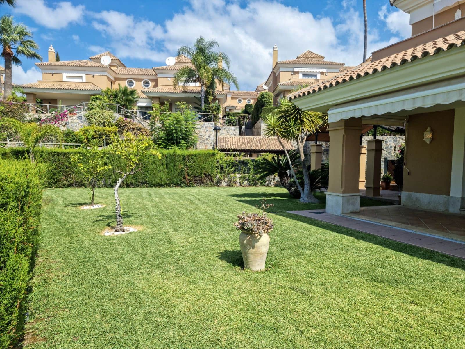 3 makuuhuone Paritalo myytävänä paikassa Marbella - 1 120 000 € (Ref: 9784730)