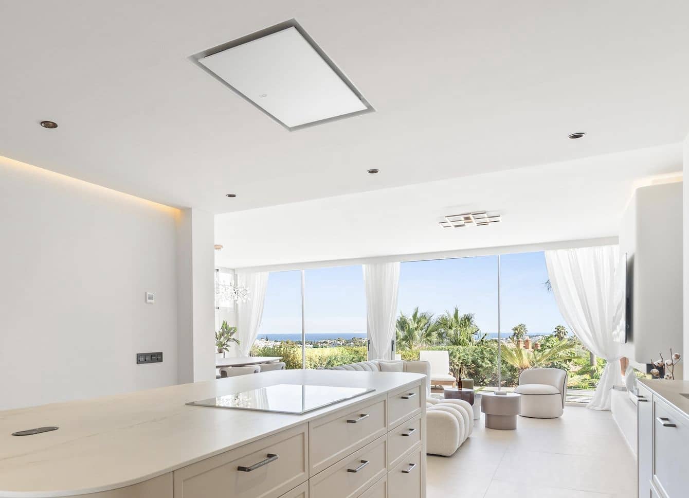 3 bedroom Apartment for sale in Nueva Andalucia - € 1,090,000 (Ref: 9784742)