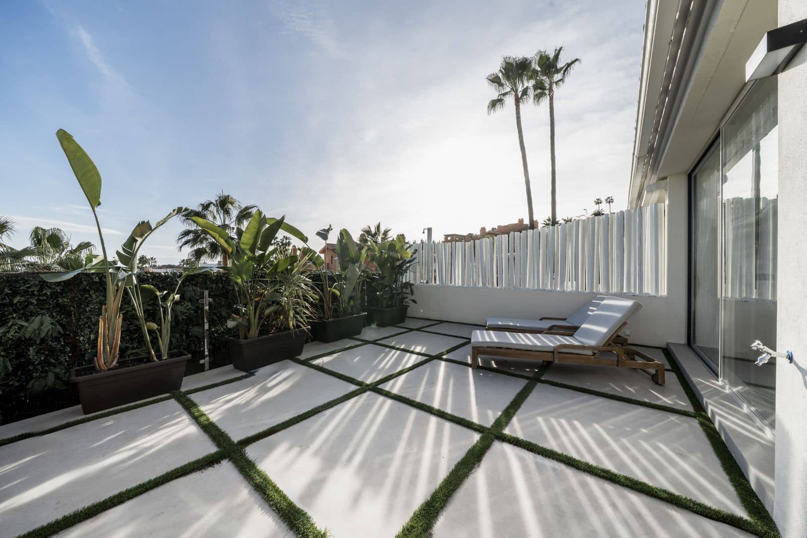 3 bedroom Apartment for sale in Nueva Andalucia - € 1,090,000 (Ref: 9784742)