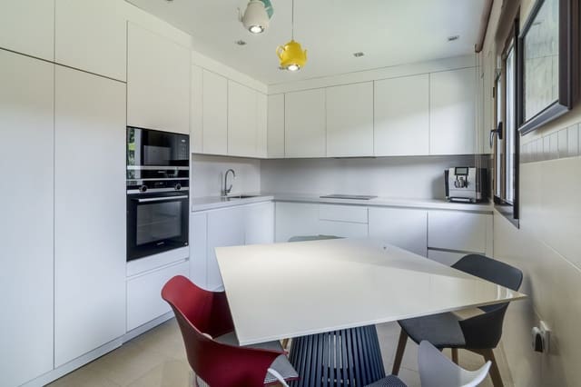 4 camera da letto Villetta Bifamiliare in vendita in Estepona - 975.000 € (Rif: 9784744)