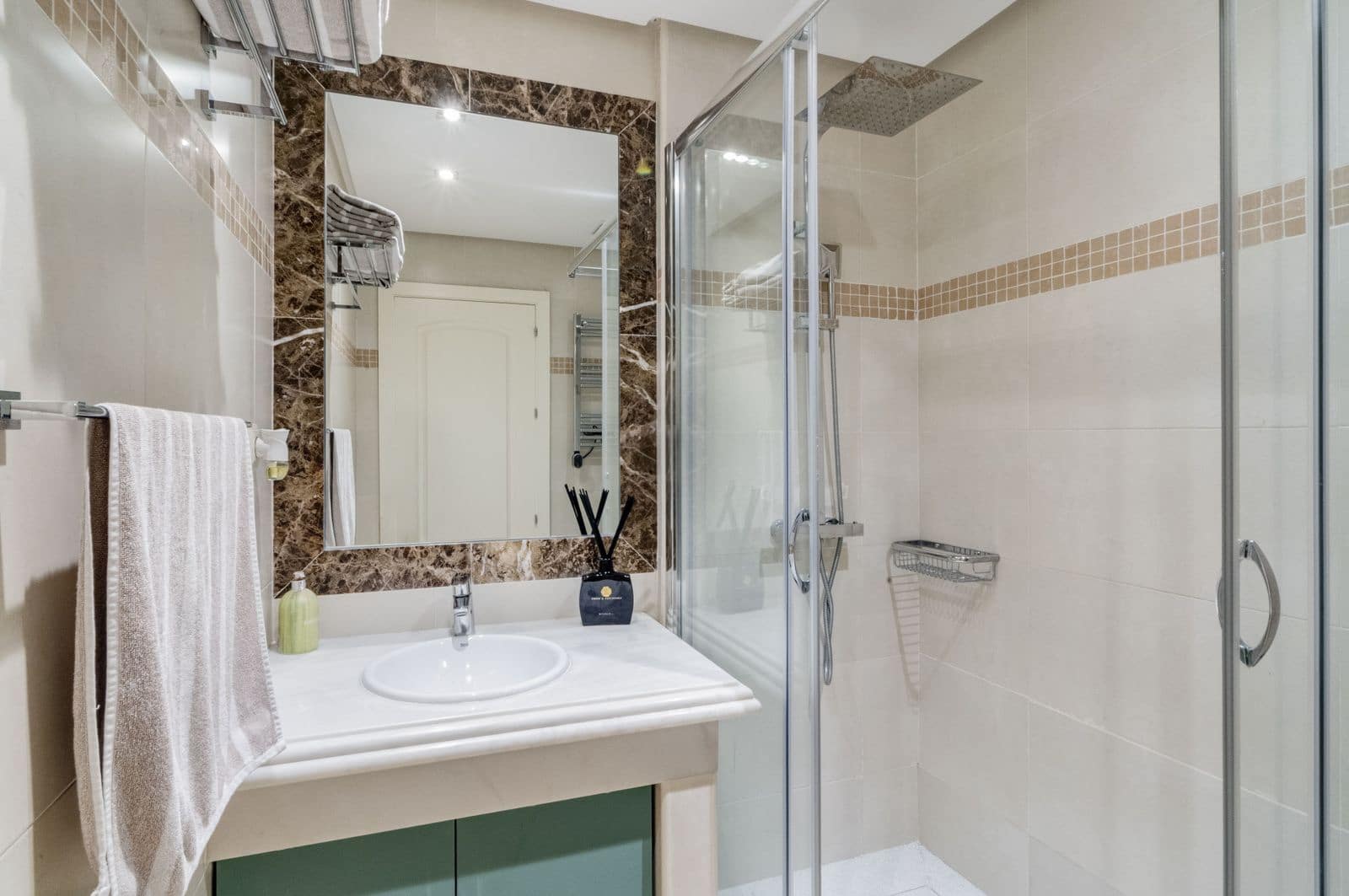 4 bedroom Semi-detached Villa for sale in Estepona - € 975,000 (Ref: 9784744)