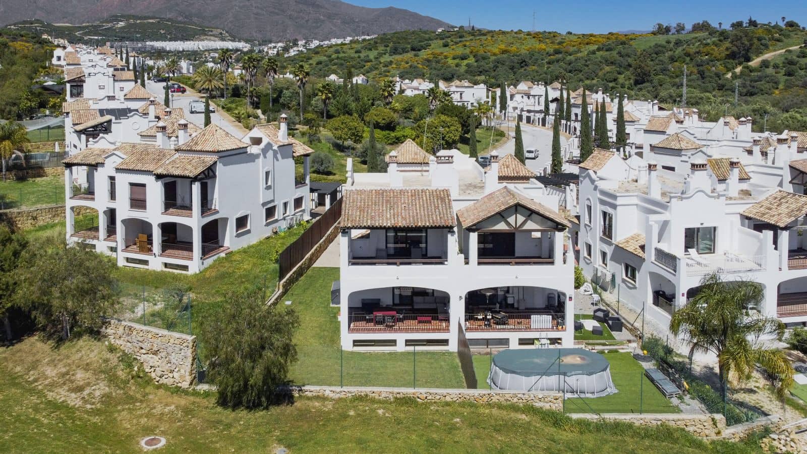 4 bedroom Semi-detached Villa for sale in Estepona - € 975,000 (Ref: 9784744)