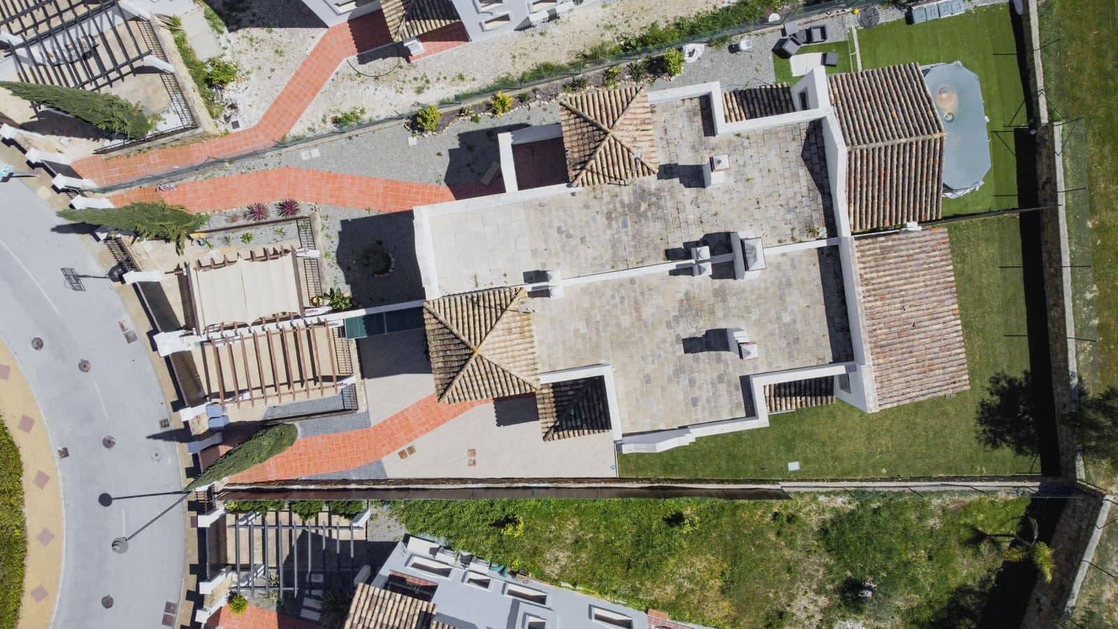 4 bedroom Semi-detached Villa for sale in Estepona - € 975,000 (Ref: 9784744)