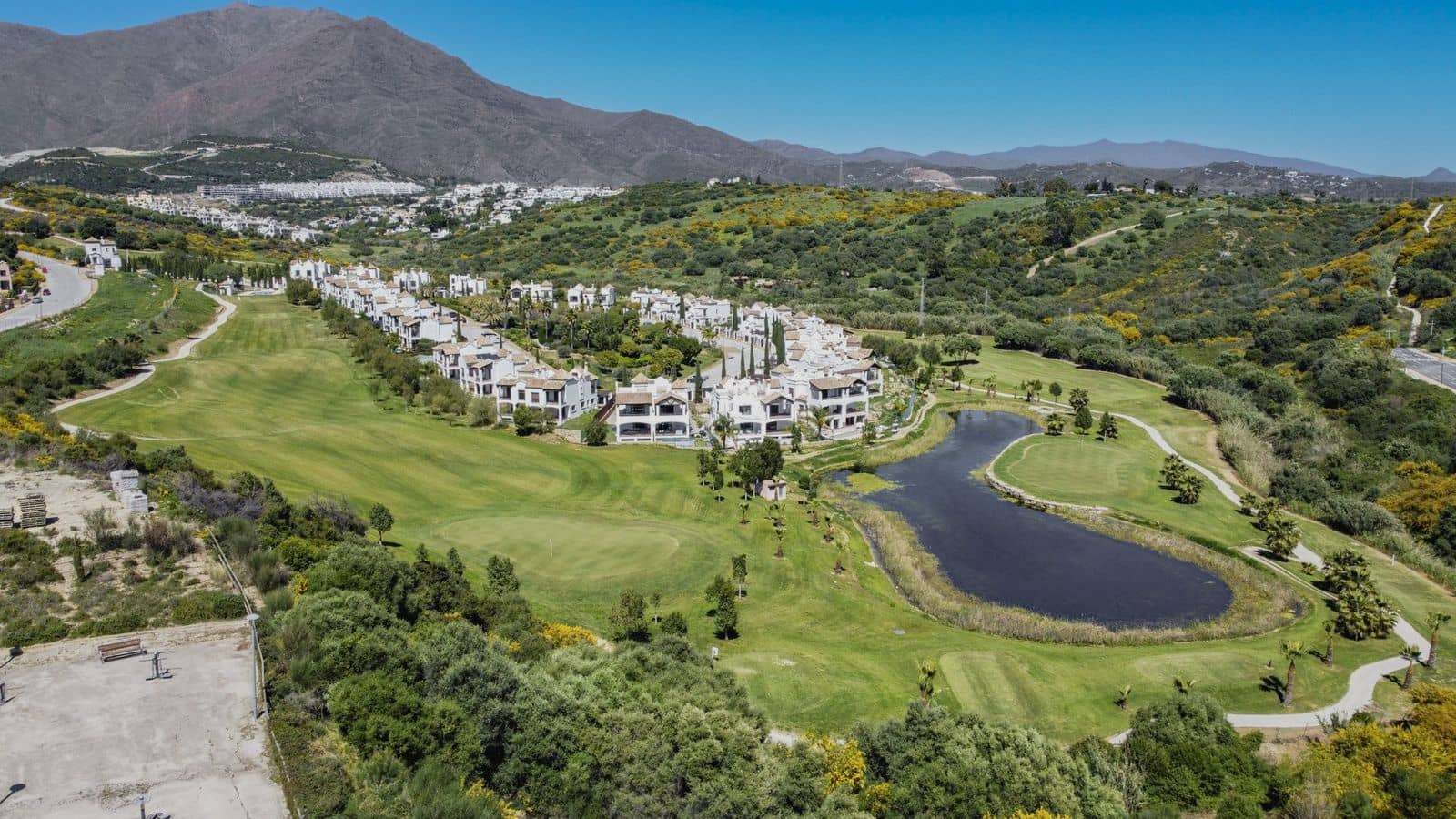 4 bedroom Semi-detached Villa for sale in Estepona - € 975,000 (Ref: 9784744)