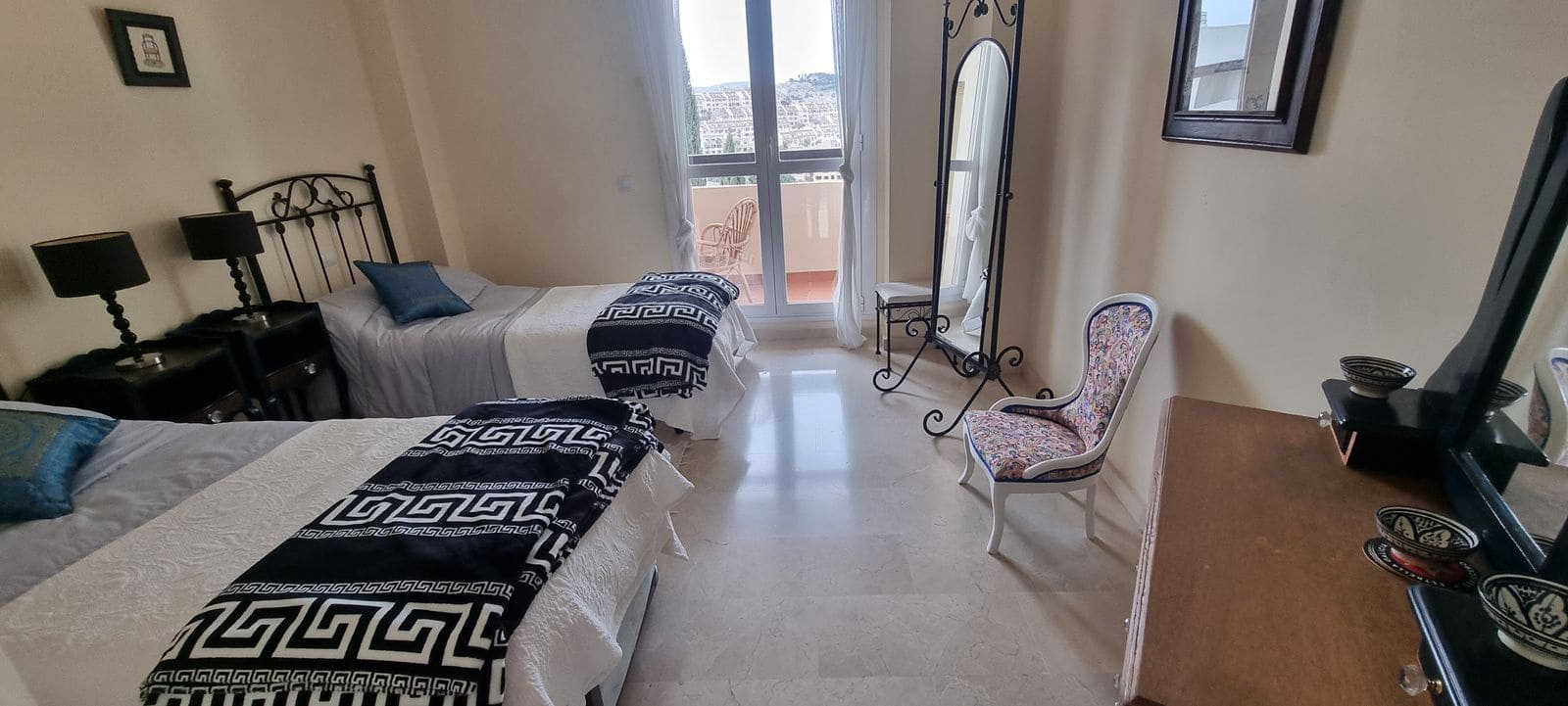 2 soveværelse Lejlighed til salg i La Duquesa / Puerto de la Duquesa - € 269.500 (Ref: 9784755)