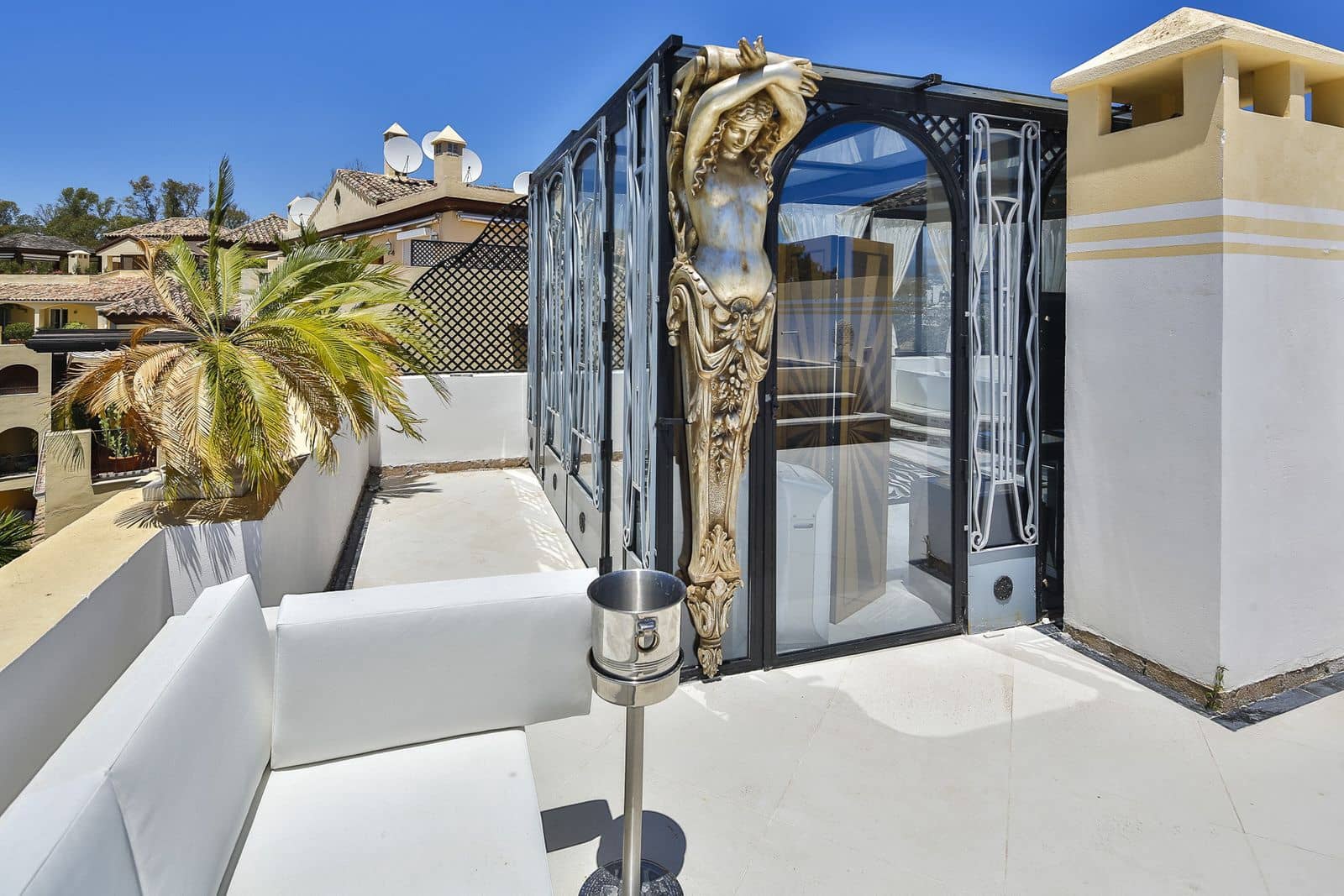 Ático de 3 habitaciones en Guadalmina en venta - 780.000 € (Ref: 9784850)