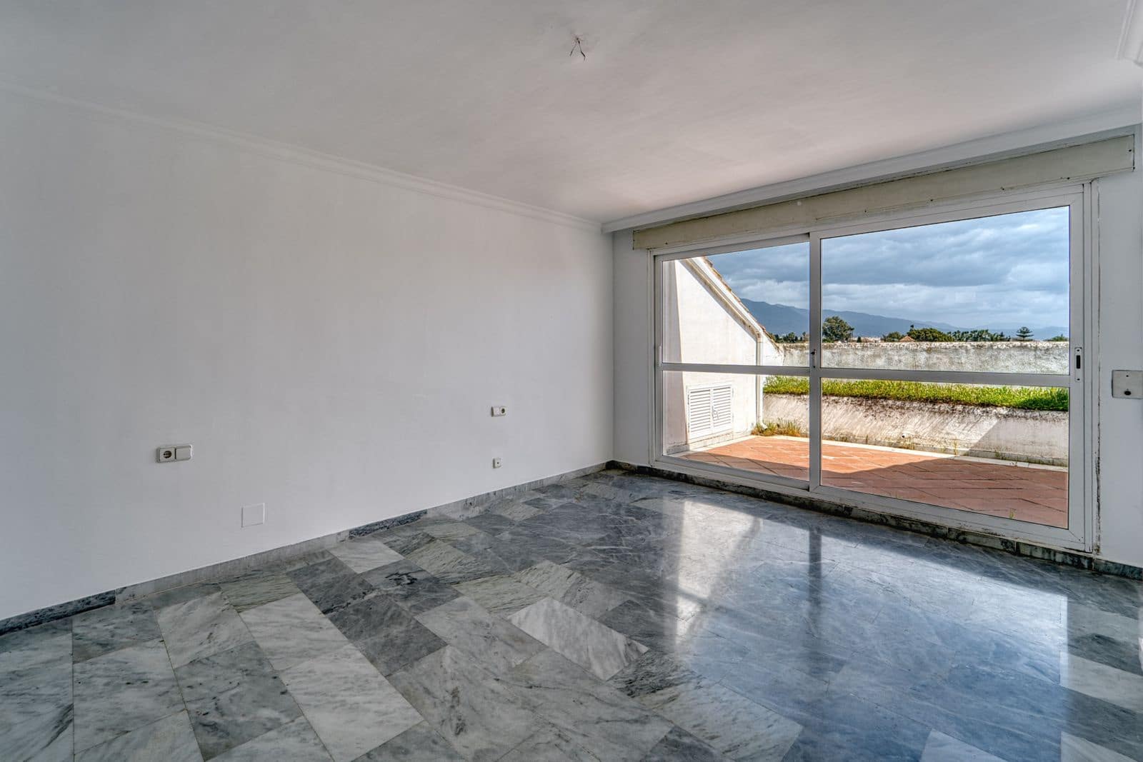 5 sovrum Takvåning till salu i Guadalmina - 1 320 000 € (Ref: 9784859)