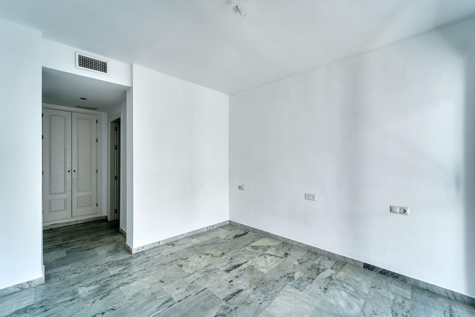 5 sovrum Takvåning till salu i Guadalmina - 1 320 000 € (Ref: 9784859)