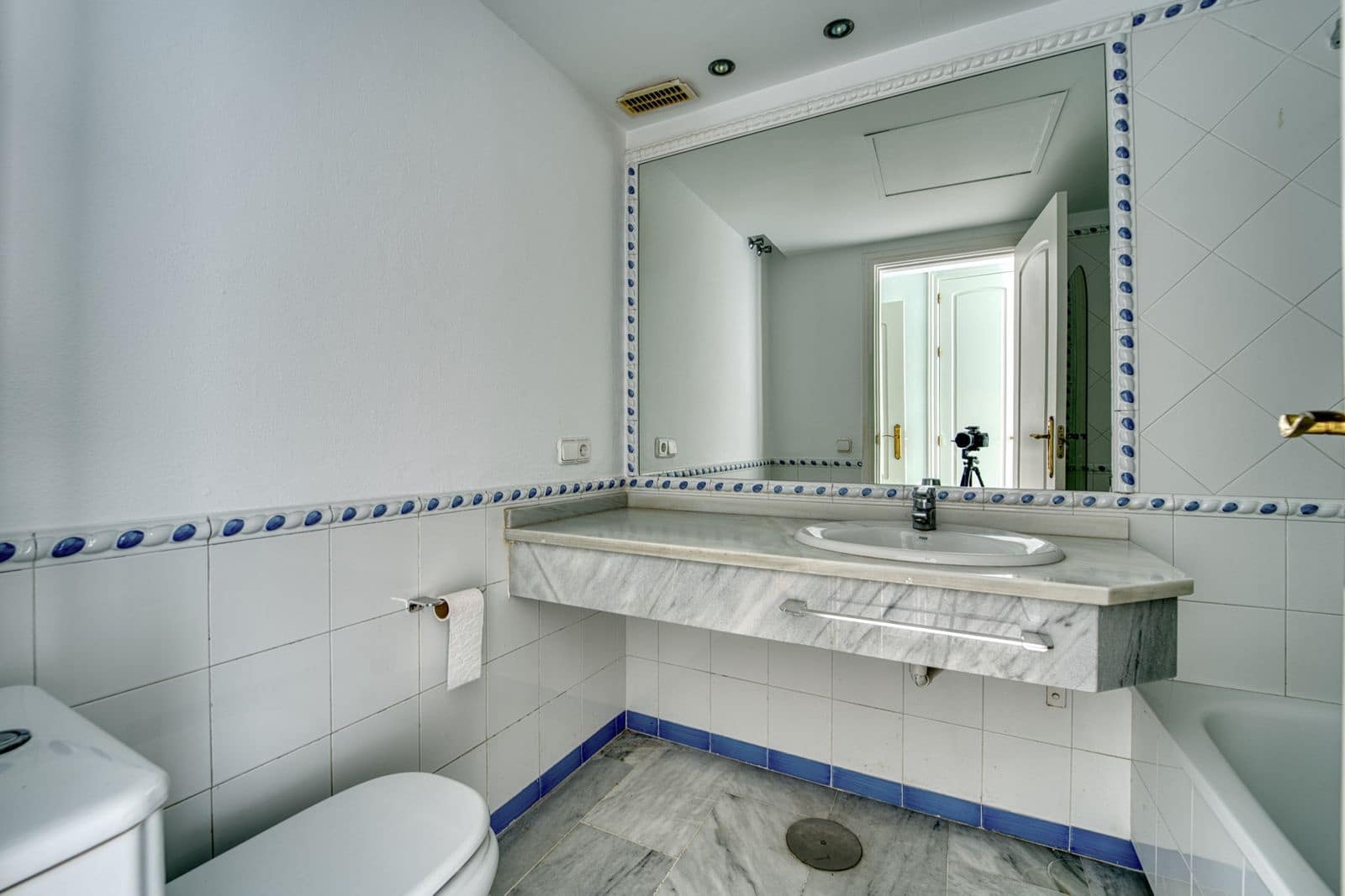 5 sovrum Takvåning till salu i Guadalmina - 1 320 000 € (Ref: 9784859)