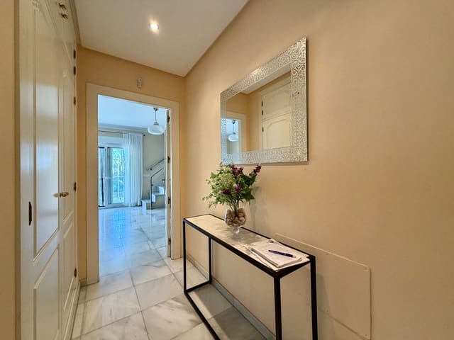 2 makuuhuone Kattohuoneisto myytävänä paikassa Punta Plata, Estepona - 1 299 000 € (Ref: 9784863)