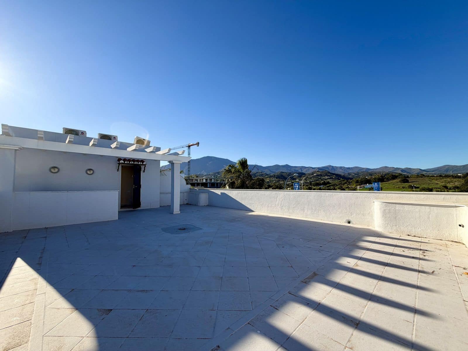 2 makuuhuone Kattohuoneisto myytävänä paikassa New Golden Mile - 1 299 000 € (Ref: 9784863)