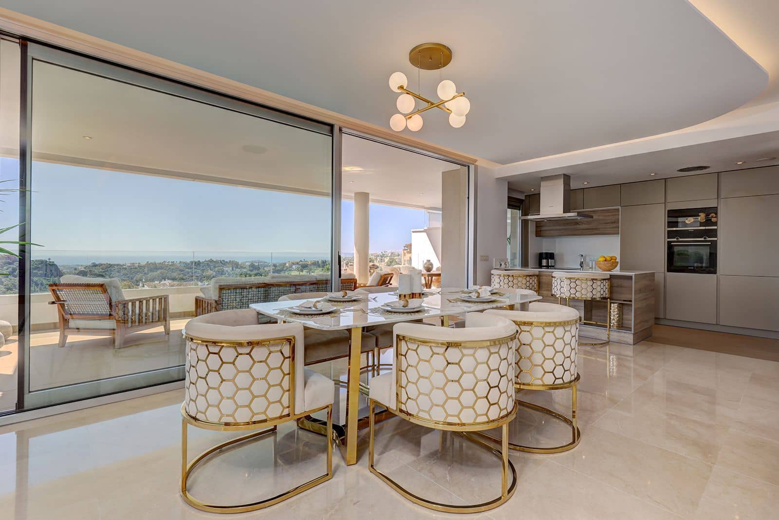 Ático de 3 habitaciones en Benahavís en venta - 1.200.000 € (Ref: 9784868)