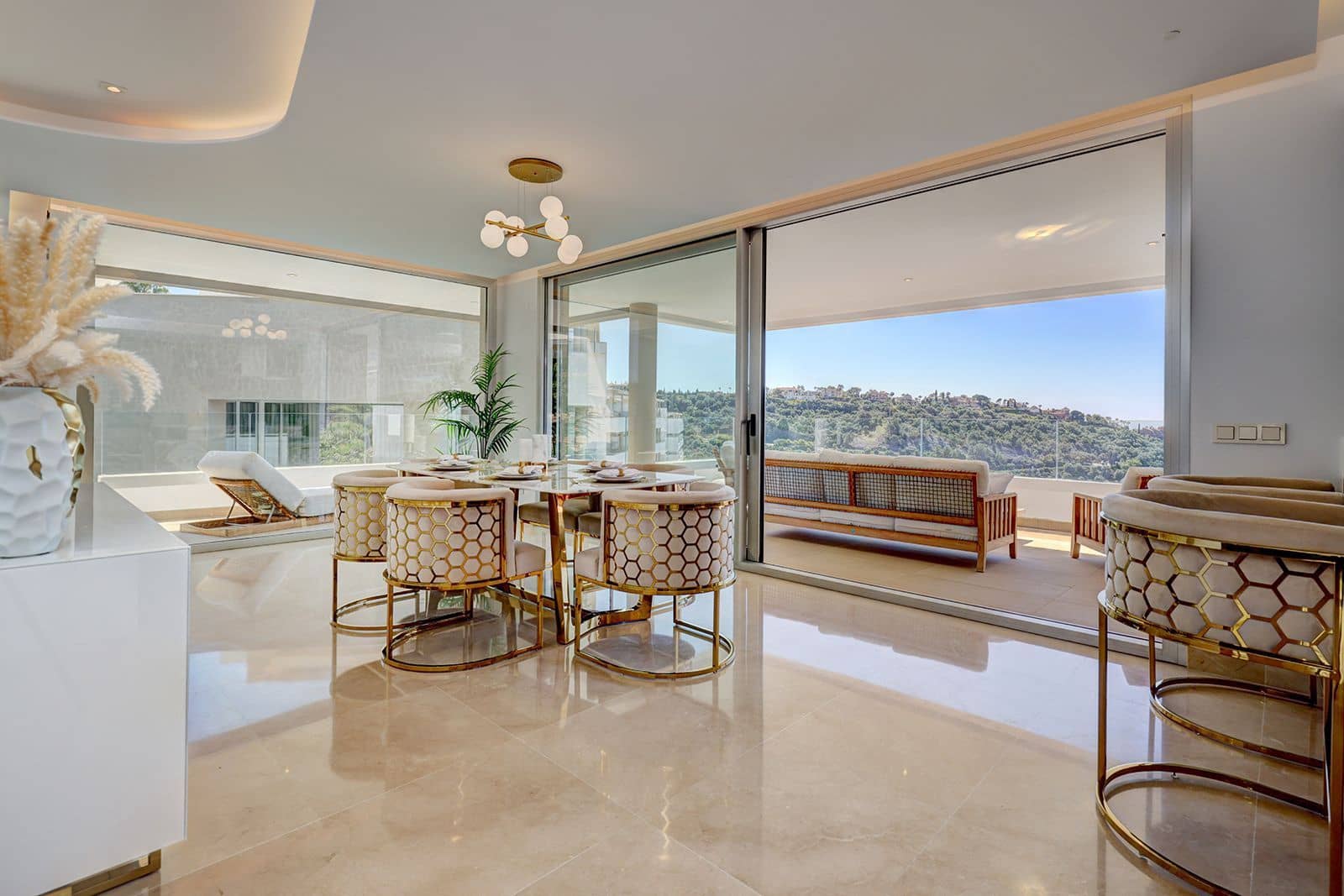 Ático de 3 habitaciones en Benahavís en venta - 1.200.000 € (Ref: 9784868)