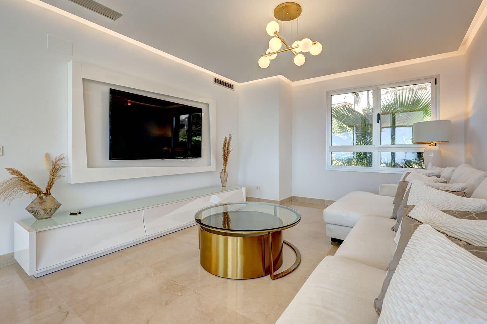 Ático de 3 habitaciones en Benahavís en venta - 1.200.000 € (Ref: 9784868)