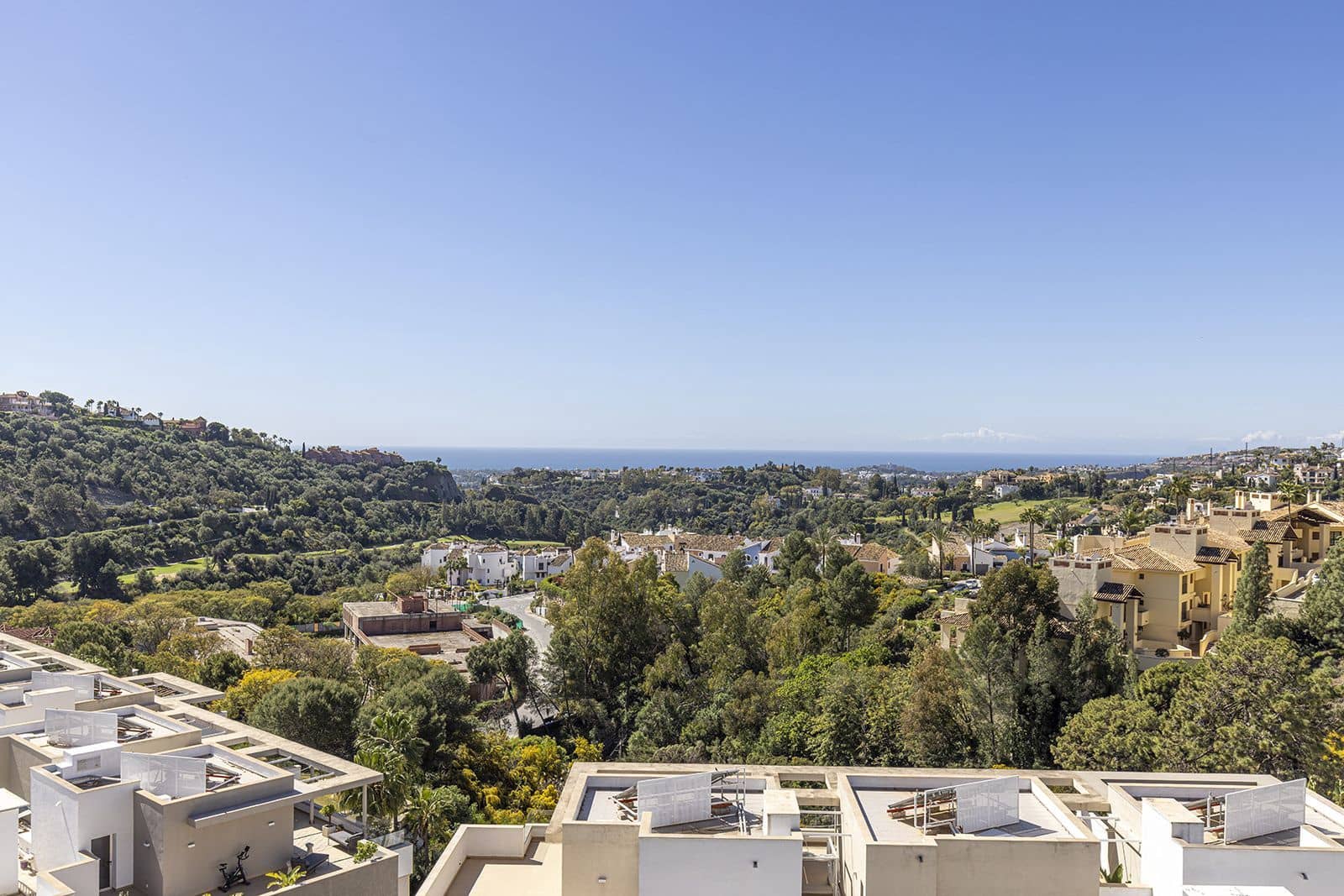 Ático de 3 habitaciones en Benahavís en venta - 1.200.000 € (Ref: 9784868)