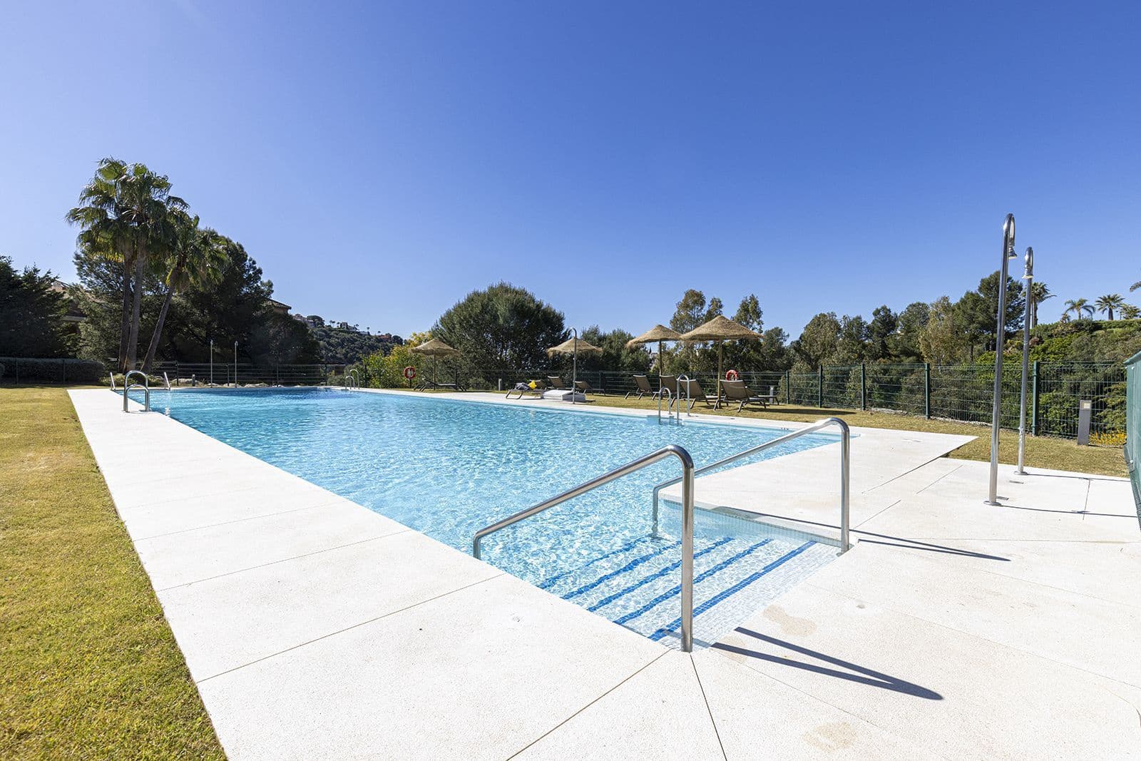 Ático de 3 habitaciones en Benahavís en venta - 1.200.000 € (Ref: 9784868)