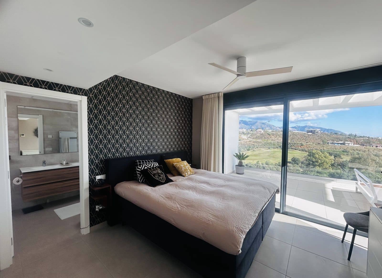 3 bedroom Penthouse for sale in Mijas Golf - € 719,000 (Ref: 9784876)