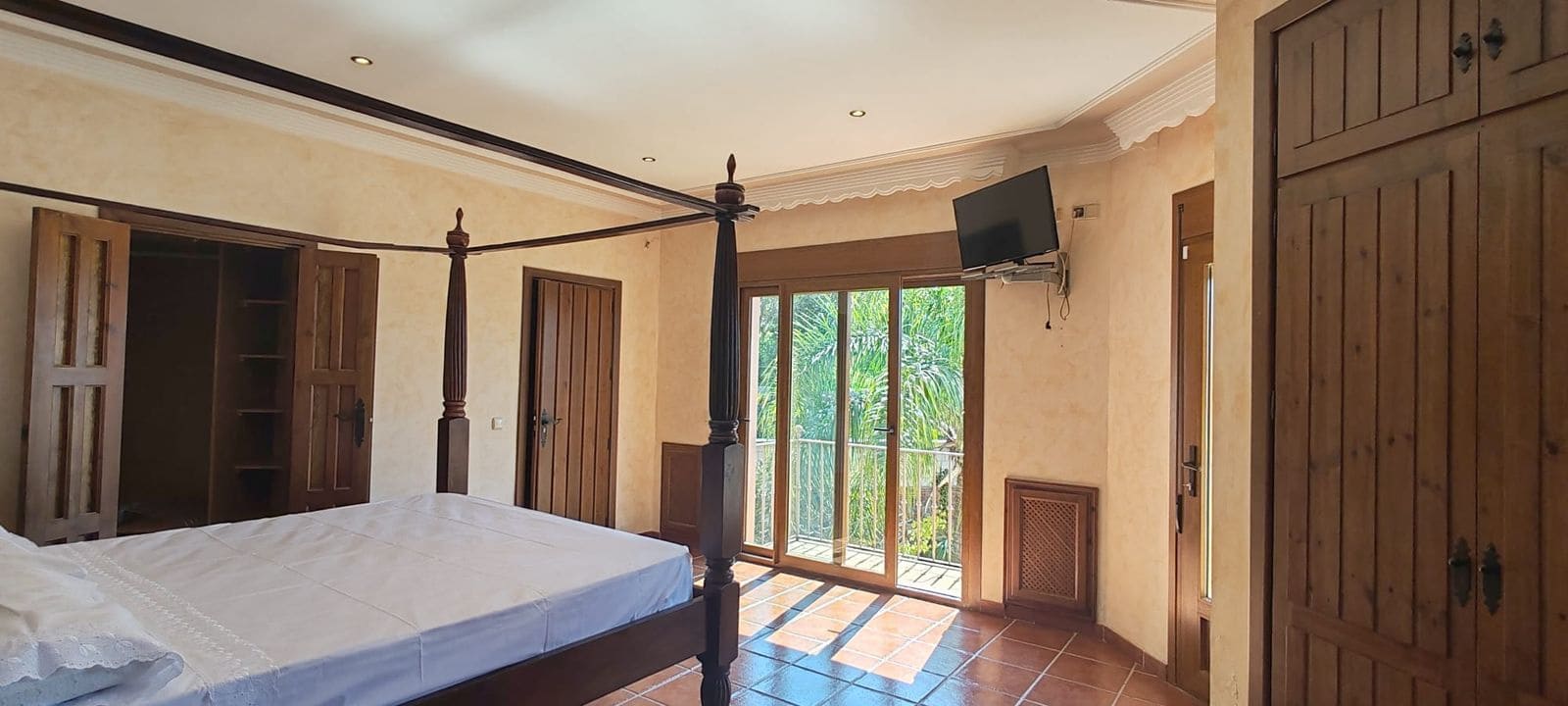 5 sypialnia Willa na sprzedaż w Estepona - 1 667 000 € (Ref: 9796296)