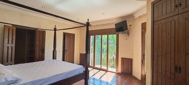 5 sypialnia Willa na sprzedaż w Estepona - 1 667 000 € (Ref: 9796296)