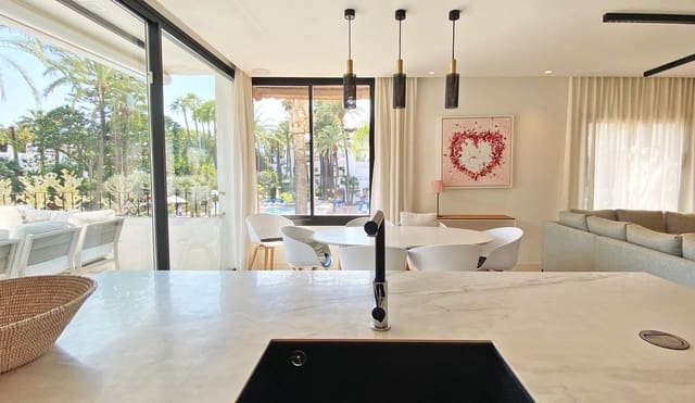 3 soverom Leilighet til salgs i Puerto Banus, Marbella - € 1 585 000 (Ref: 9796299)