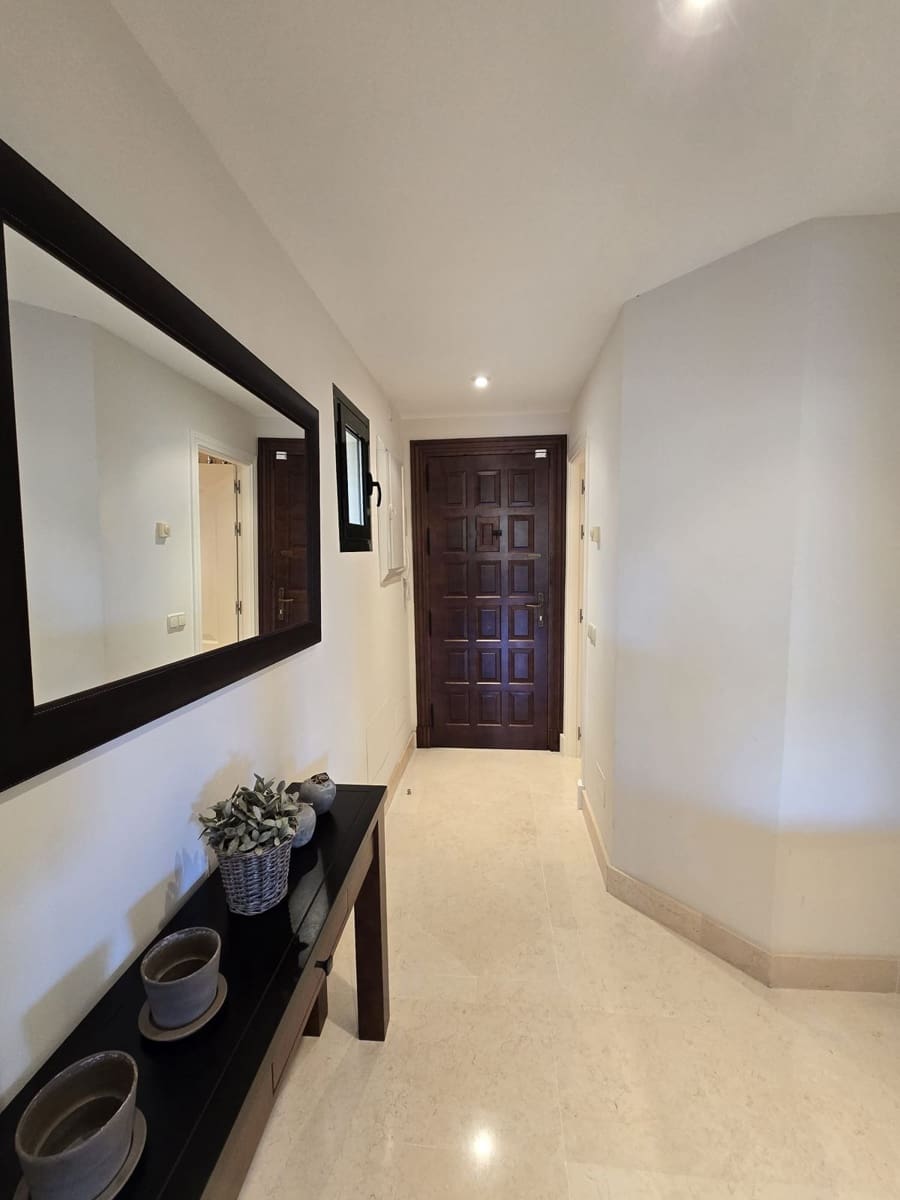 2 bedroom Apartment for sale in Benahavis - € 850,000 (Ref: 9796307)