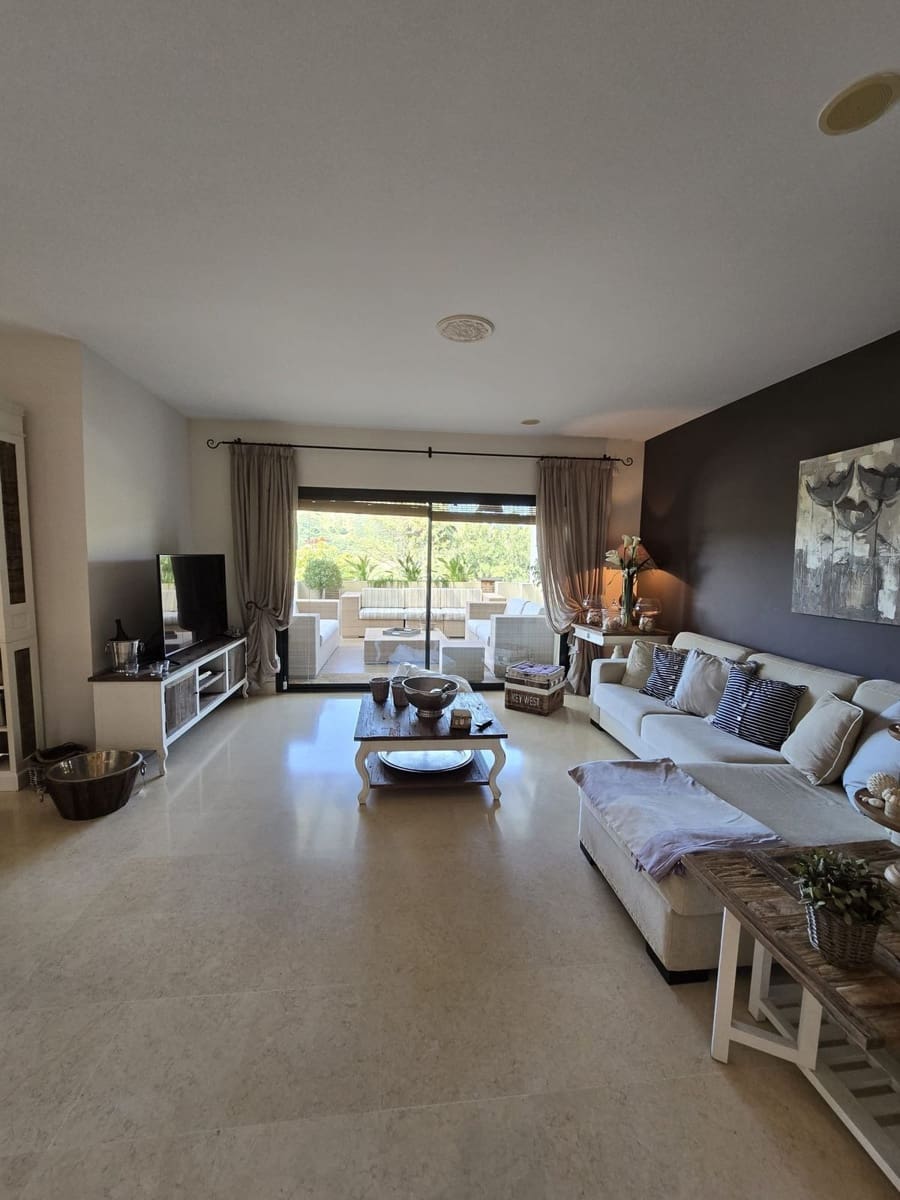 2 bedroom Apartment for sale in Benahavis - € 850,000 (Ref: 9796307)
