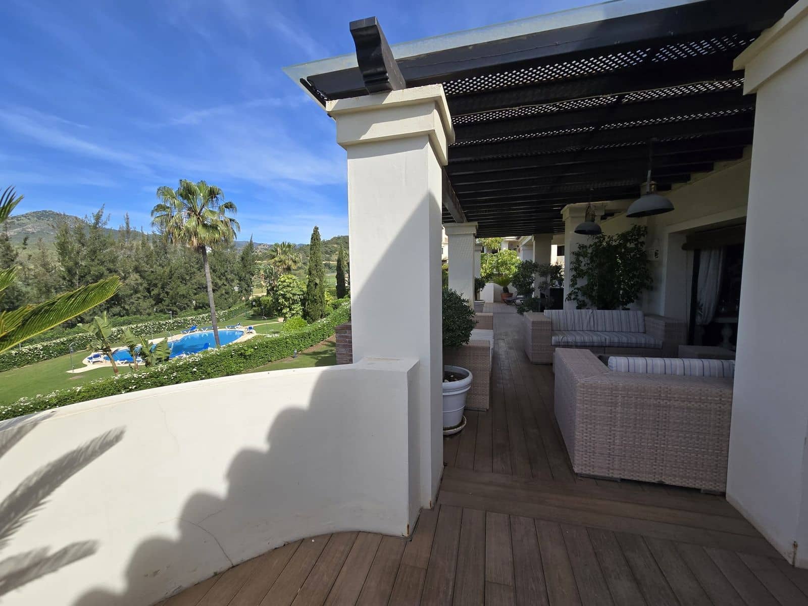 2 bedroom Apartment for sale in Benahavis - € 850,000 (Ref: 9796307)