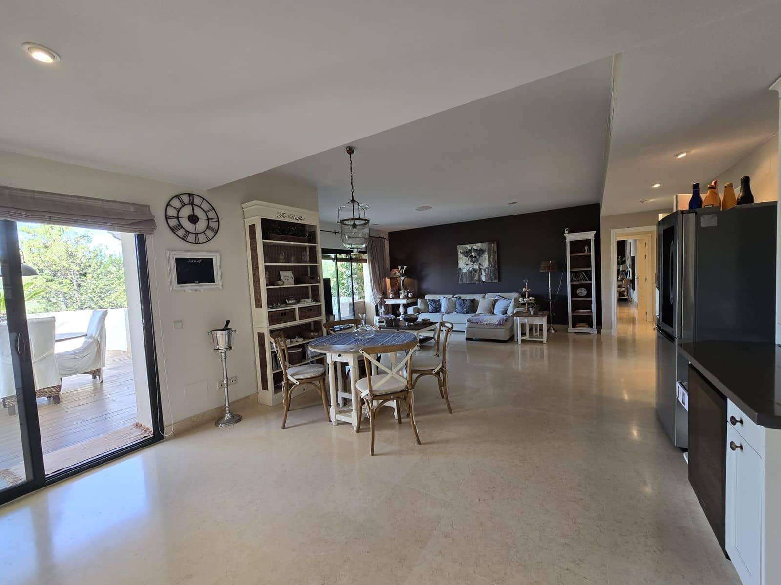 2 bedroom Apartment for sale in Benahavis - € 850,000 (Ref: 9796307)