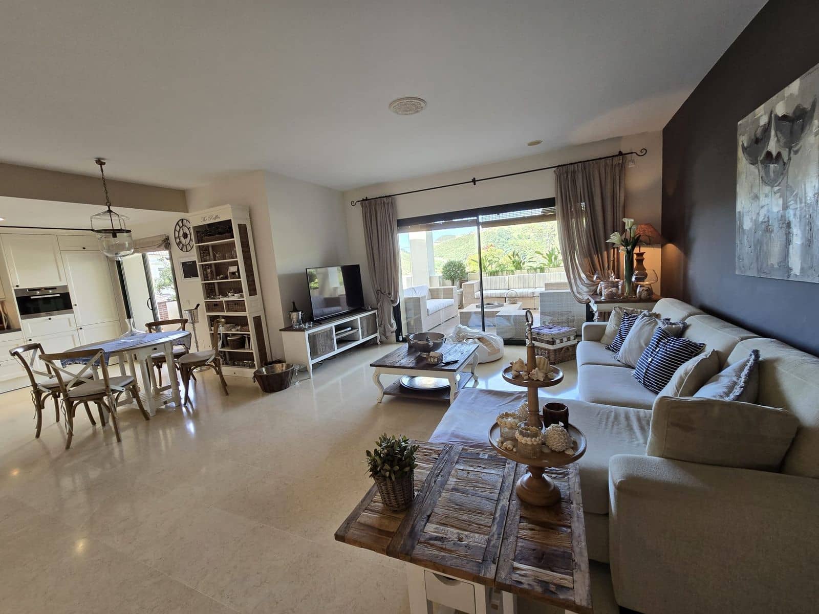 2 bedroom Apartment for sale in Benahavis - € 850,000 (Ref: 9796307)
