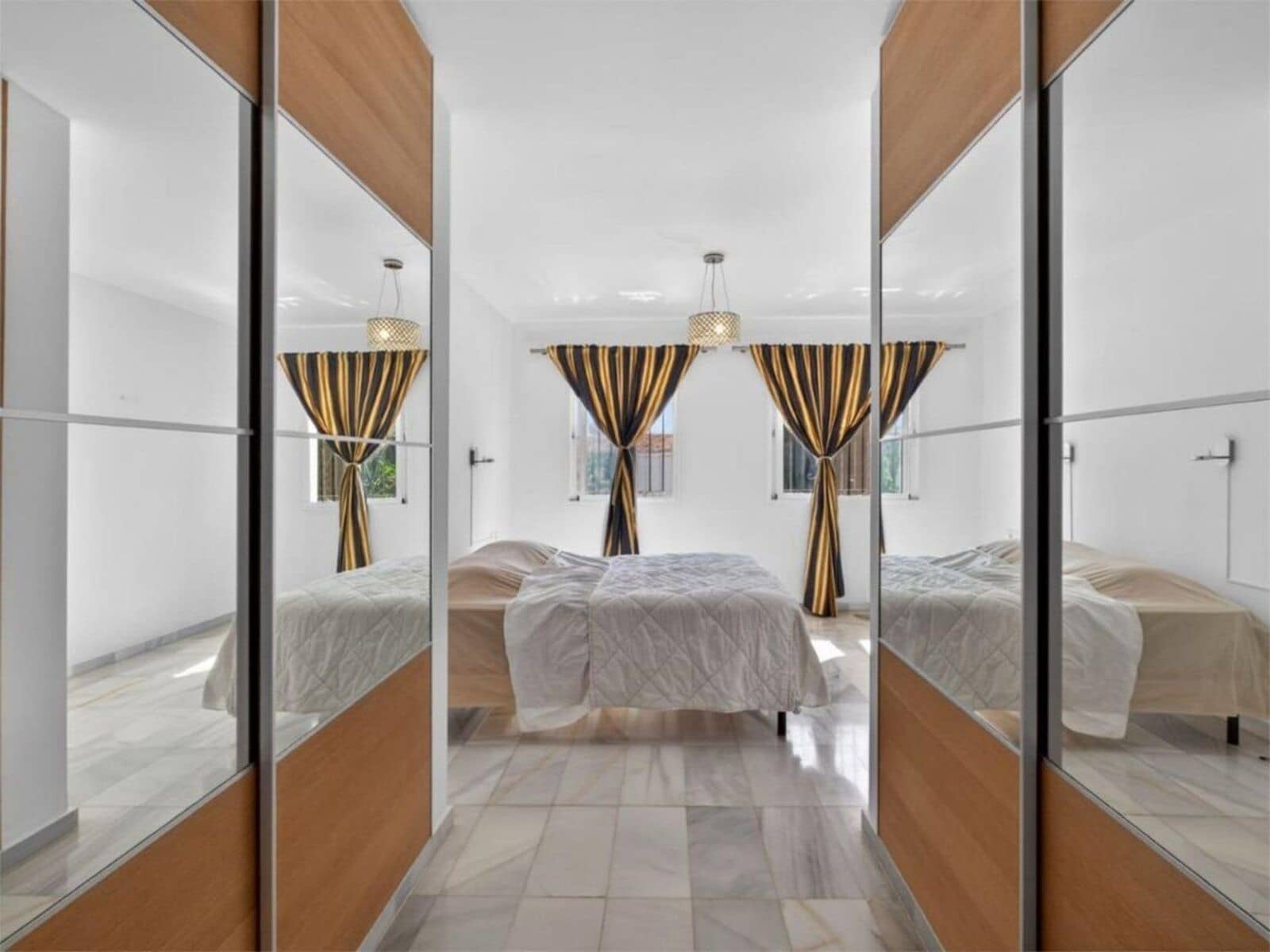 3 bedroom Townhouse for sale in Calahonda - € 485,000 (Ref: 9796308)