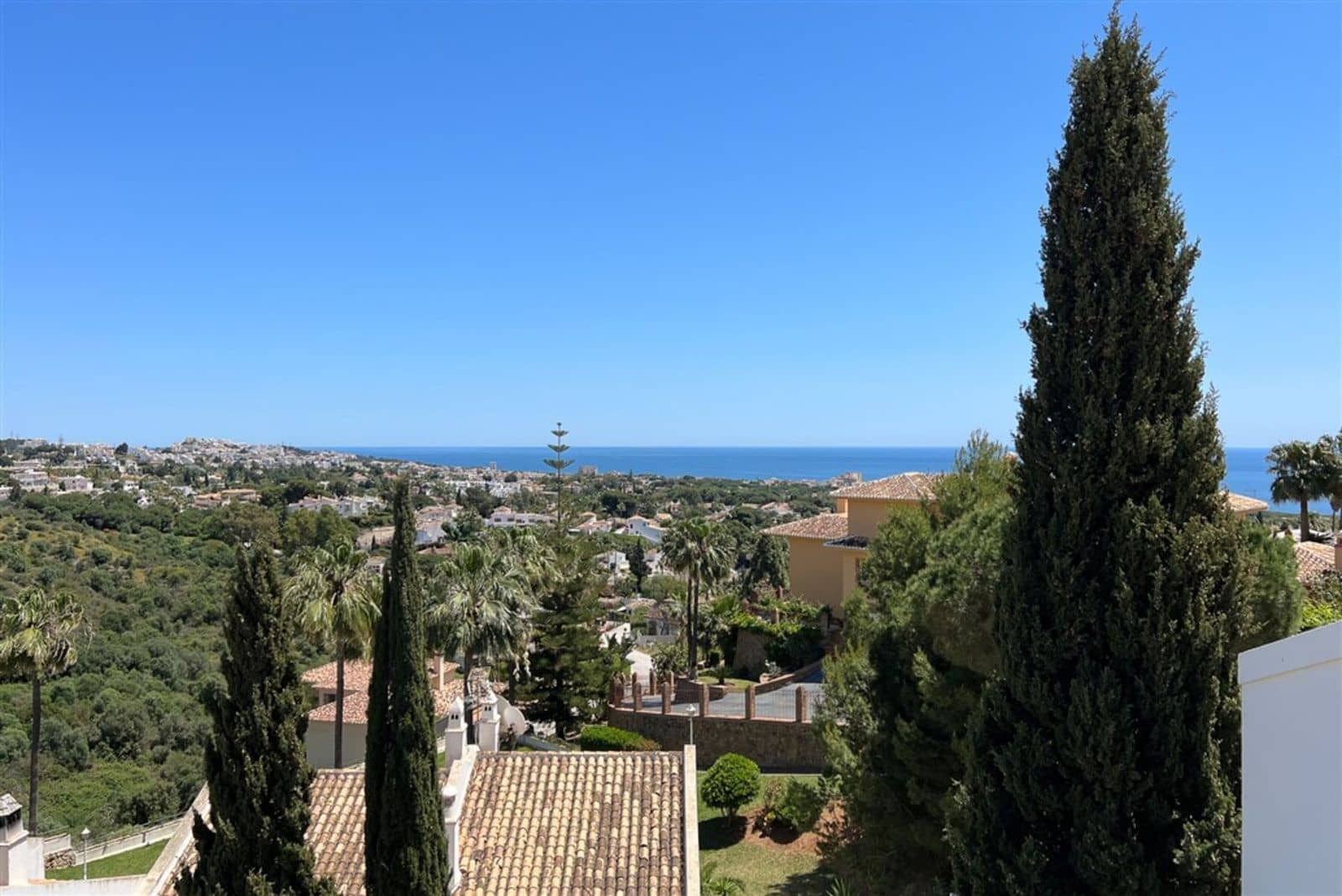 4 bedroom Townhouse for sale in Calahonda - € 597,000 (Ref: 9796310)