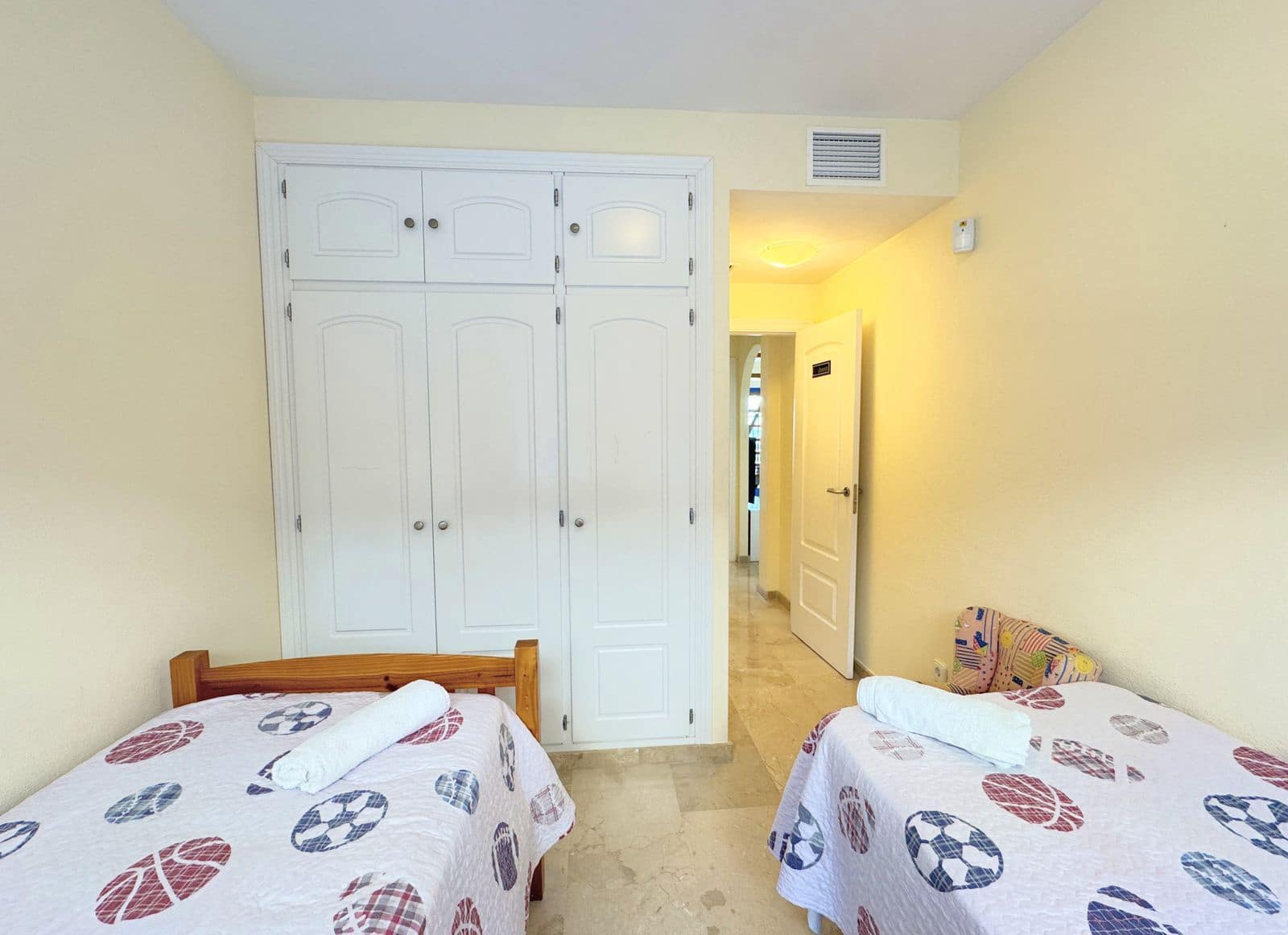 3 quarto Penthouse para venda em La Duquesa / Puerto de la Duquesa - 370 000 € (Ref: 9796311)