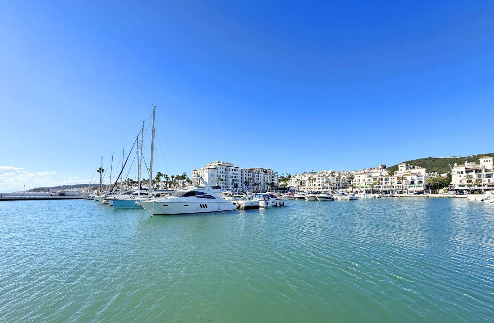 3 quarto Penthouse para venda em La Duquesa / Puerto de la Duquesa - 370 000 € (Ref: 9796311)