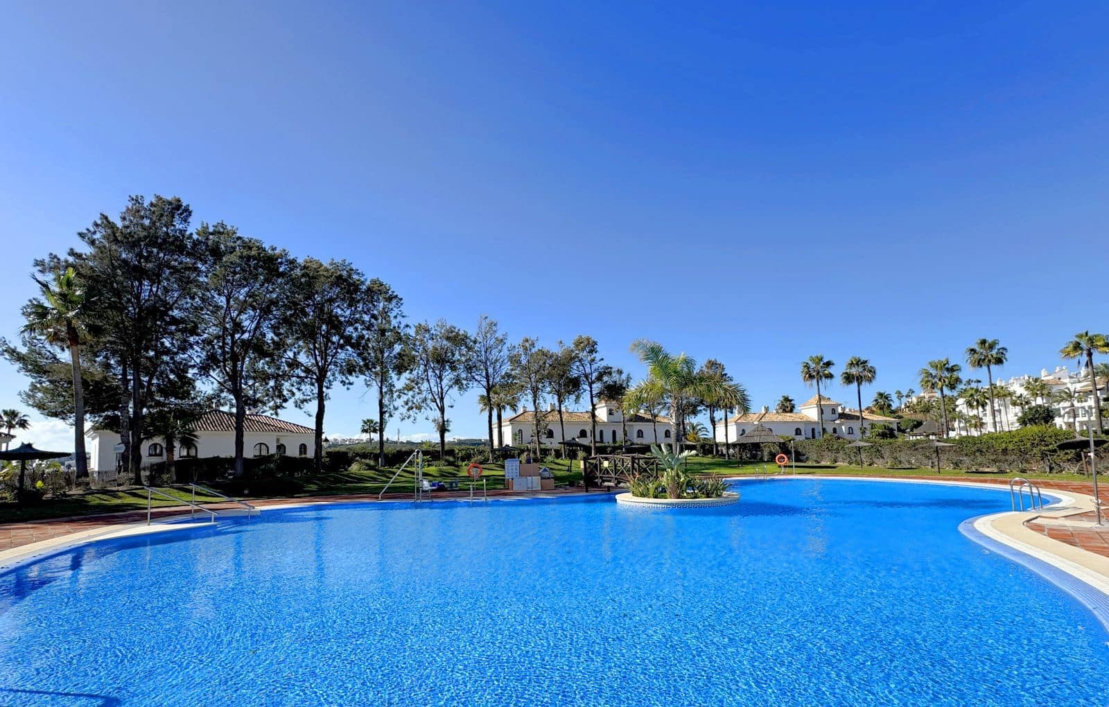 3 quarto Penthouse para venda em La Duquesa / Puerto de la Duquesa - 370 000 € (Ref: 9796311)