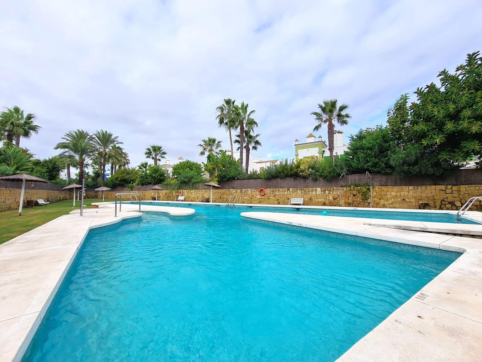 Pareado de 3 habitaciones en Sotogrande en venta - 1.095.000 € (Ref: 9796313)