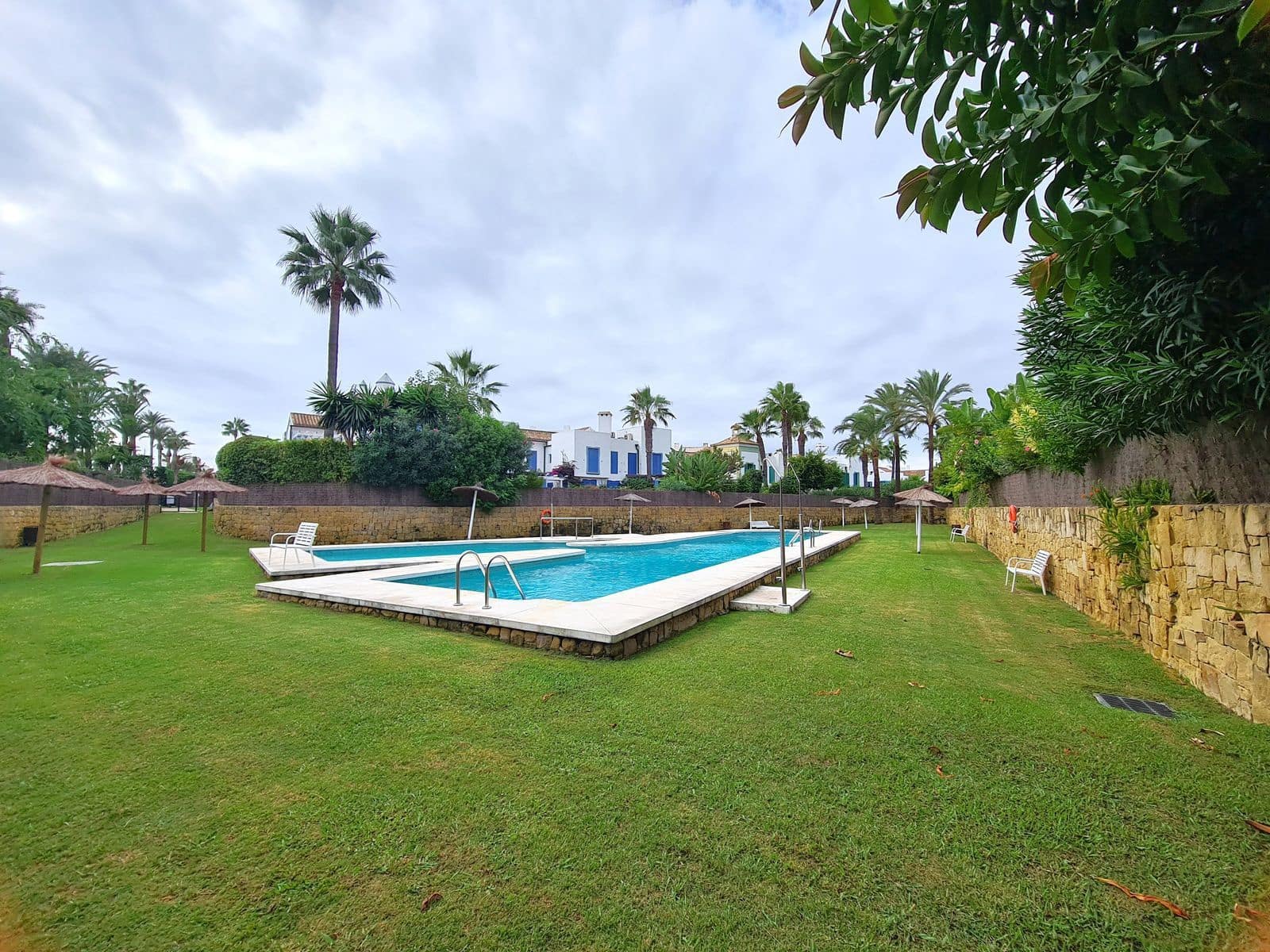 Pareado de 3 habitaciones en Sotogrande en venta - 1.095.000 € (Ref: 9796313)