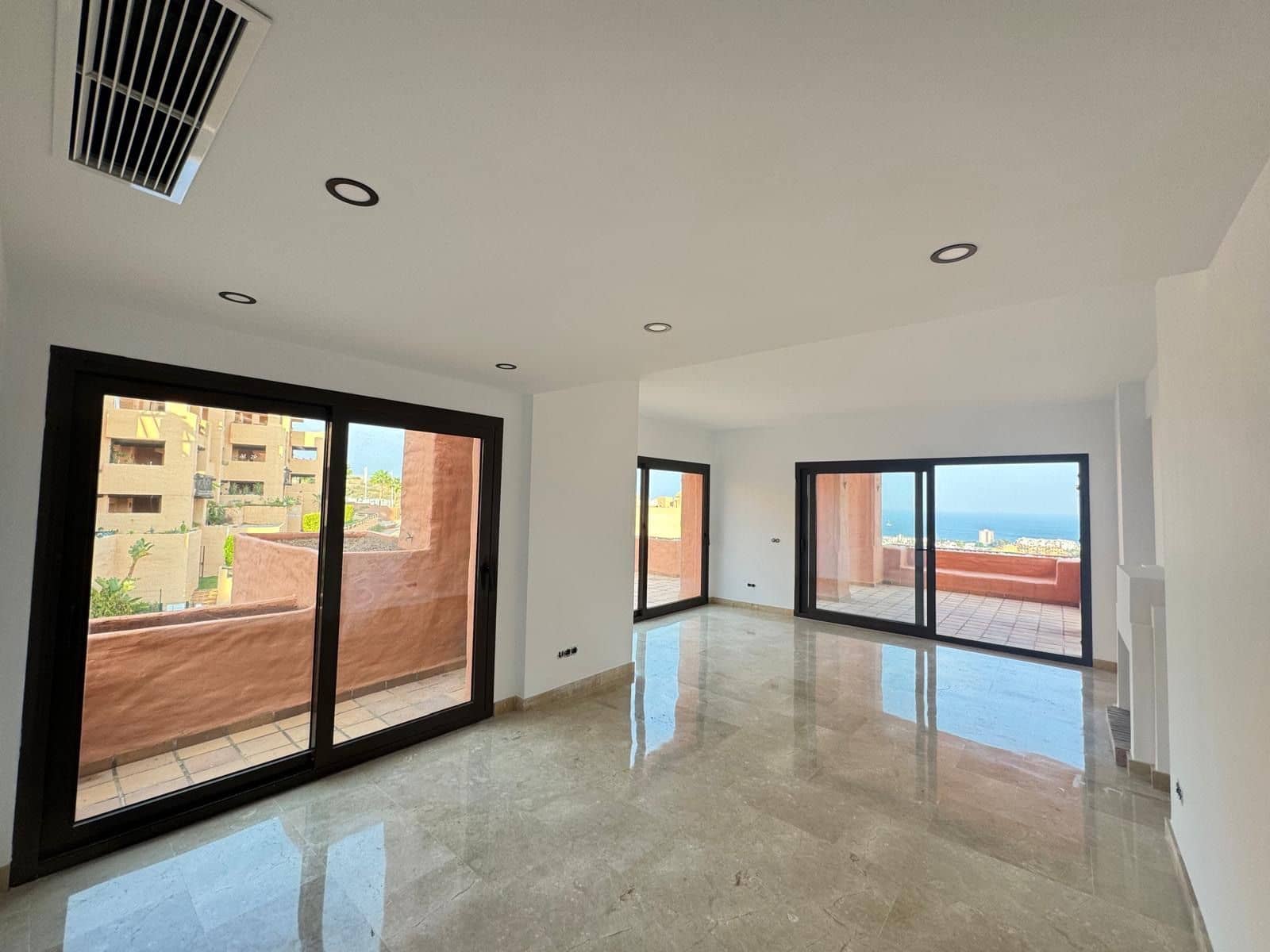 3 soverom Penthouse til salgs i San Luis de Sabinillas - € 420 000 (Ref: 9796314)