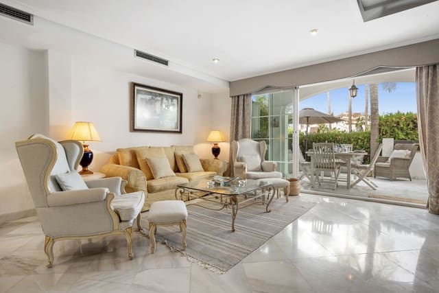 3 makuuhuone Omakotitalo myytävänä paikassa Golden Mile, Marbella - 1 150 000 € (Ref: 9796316)