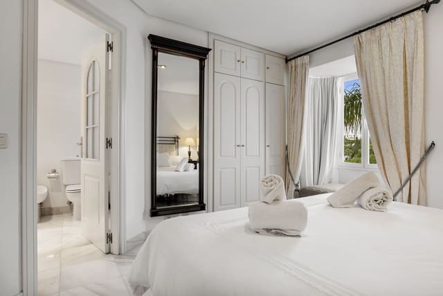 3 makuuhuone Omakotitalo myytävänä paikassa Golden Mile, Marbella - 1 150 000 € (Ref: 9796316)