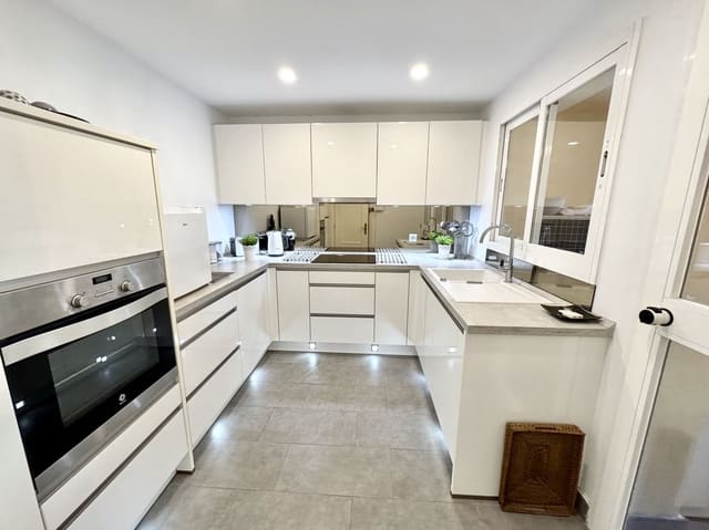 2 soveværelse Lejlighed til salg i Elviria, Marbella - € 625.000 (Ref: 9796317)