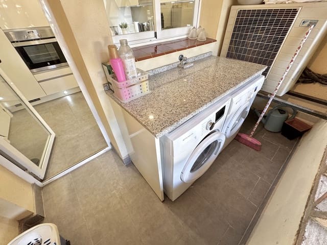 2 soveværelse Lejlighed til salg i Elviria, Marbella - € 625.000 (Ref: 9796317)