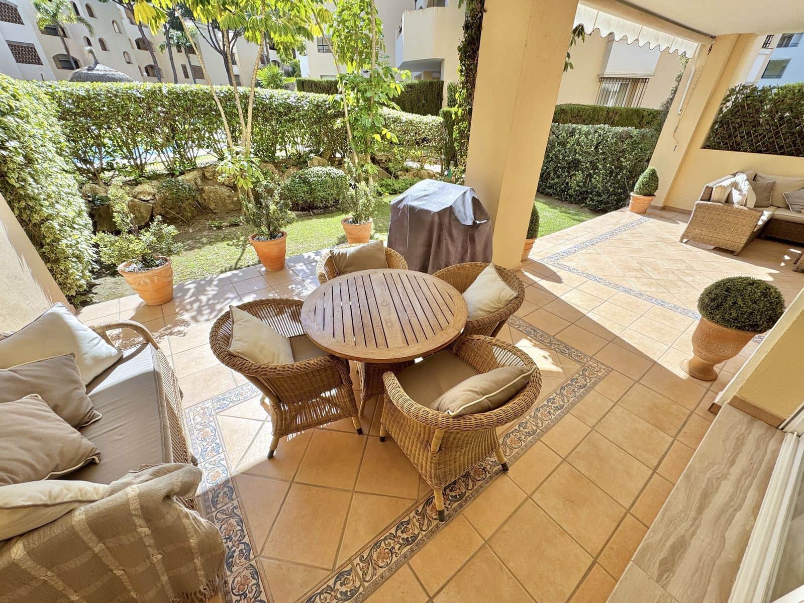 2 soveværelse Lejlighed til salg i Elviria - € 625.000 (Ref: 9796317)