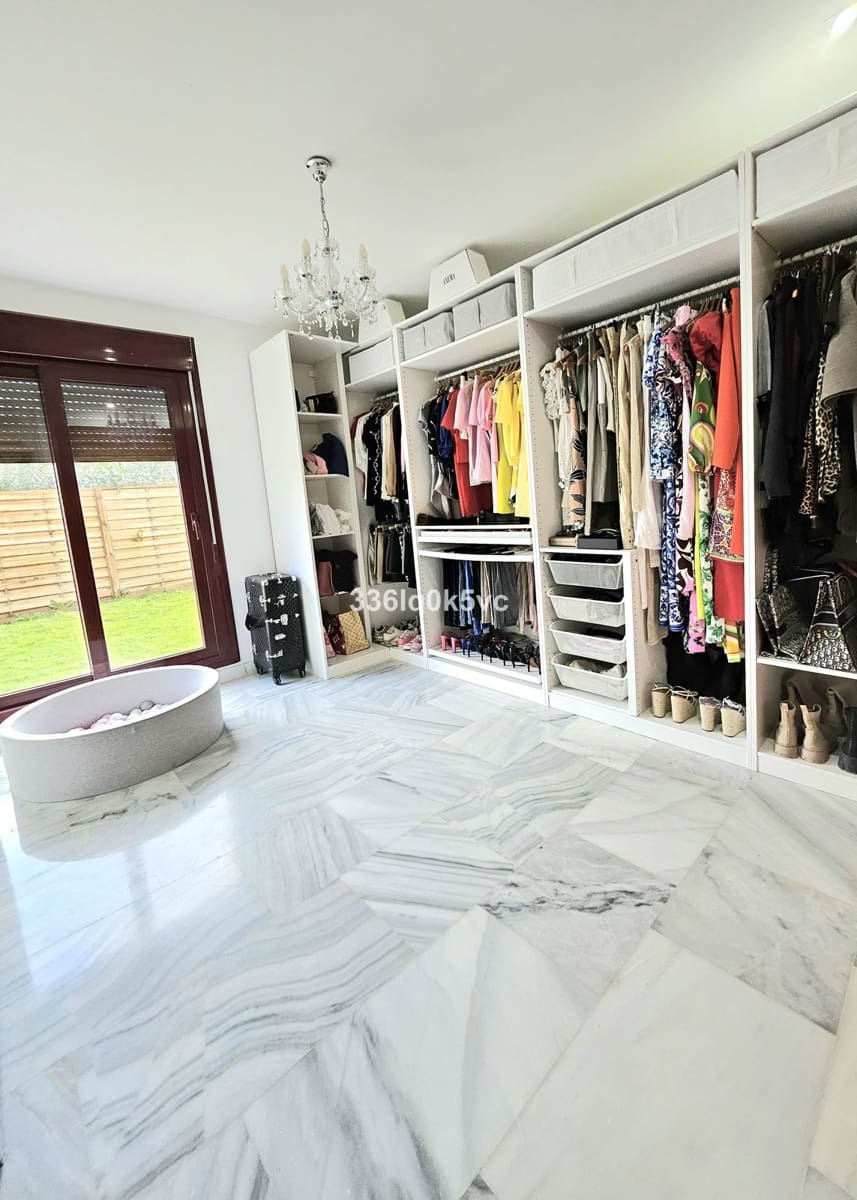 3 slaapkamer Villa te koop in Benahavis - € 550.000 (Ref: 9796323)