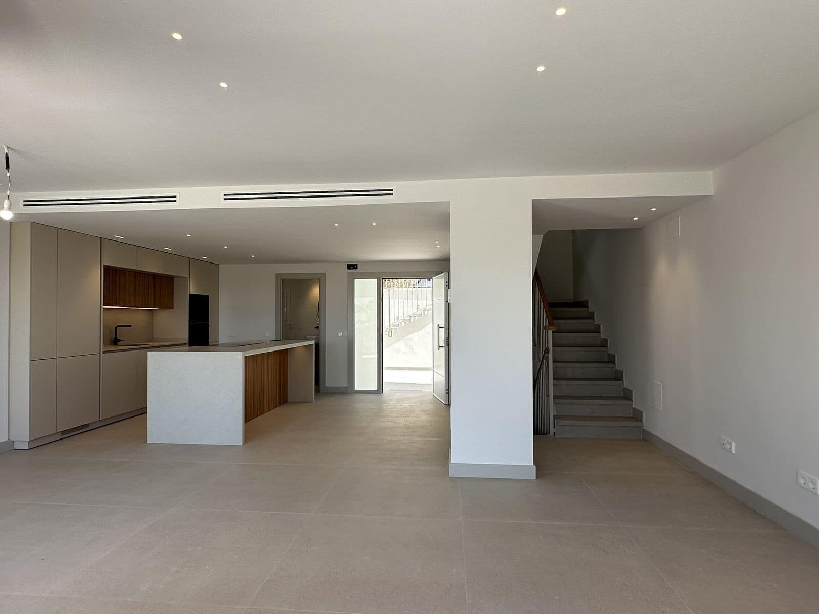 4 makuuhuone Omakotitalo myytävänä paikassa Torrequebrada - 795 000 € (Ref: 9796335)