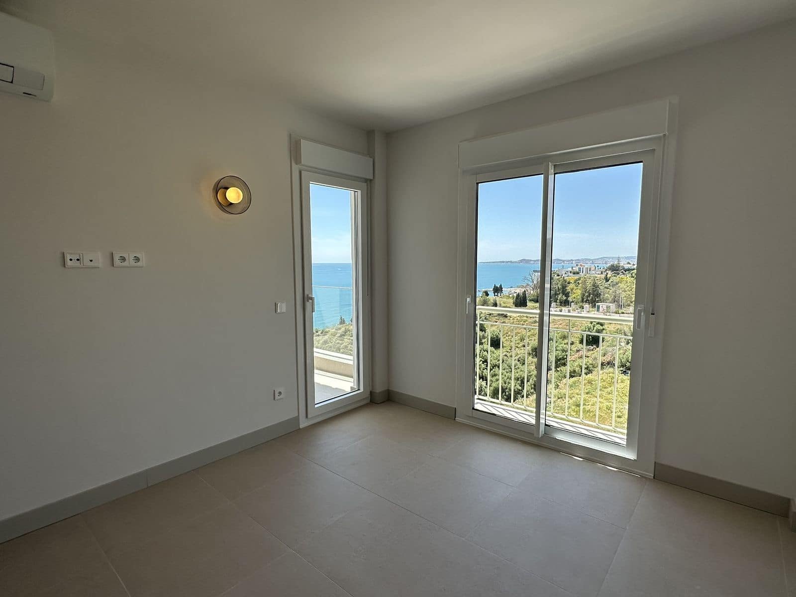 4 makuuhuone Omakotitalo myytävänä paikassa Torrequebrada - 795 000 € (Ref: 9796335)