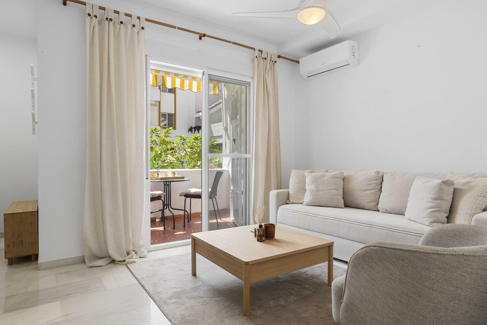 Apartamento de 2 habitaciones en Nueva Andalucia en venta - 350.000 € (Ref: 9796336)