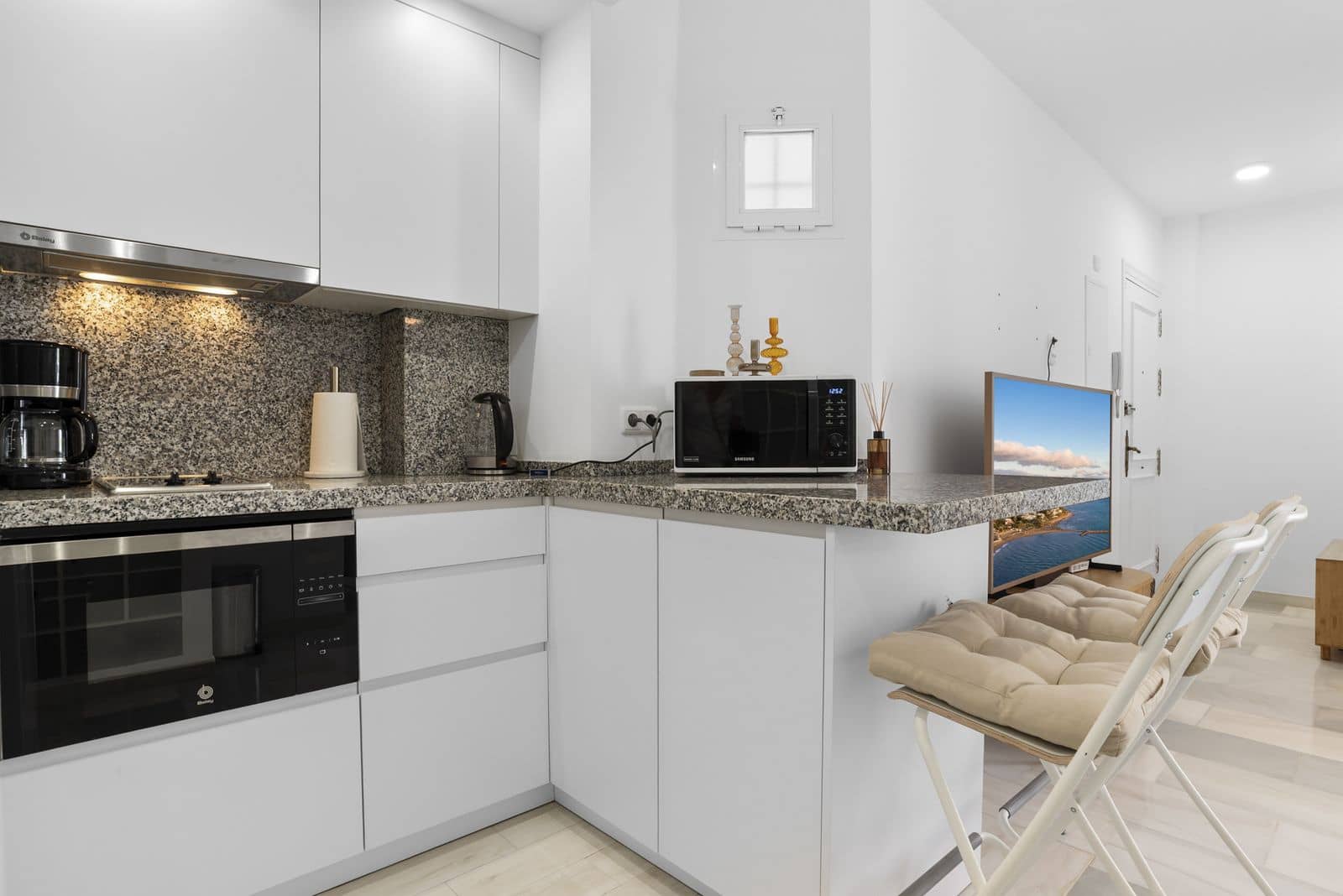 Apartamento de 2 habitaciones en Nueva Andalucia en venta - 350.000 € (Ref: 9796336)