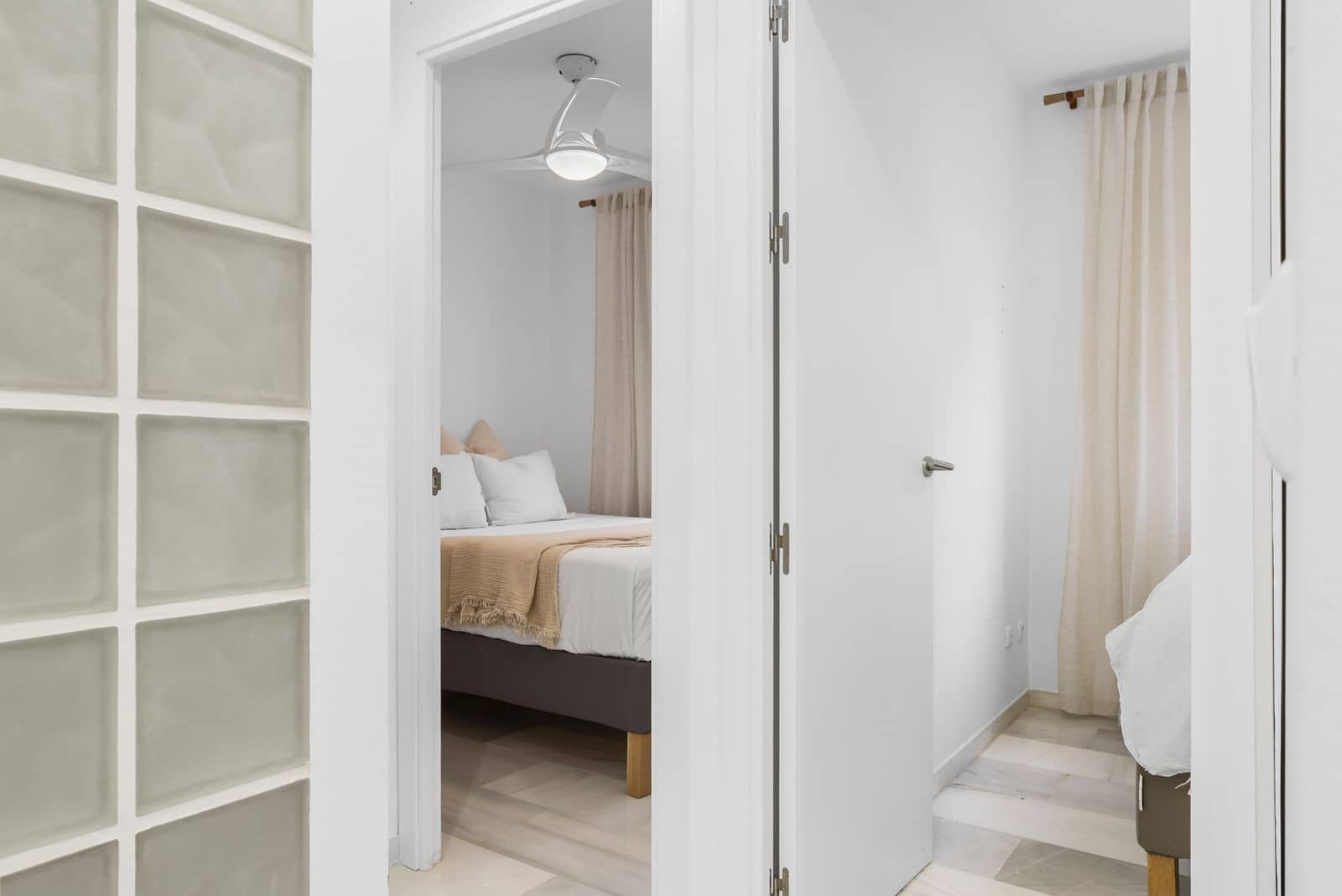 Apartamento de 2 habitaciones en Nueva Andalucia en venta - 350.000 € (Ref: 9796336)