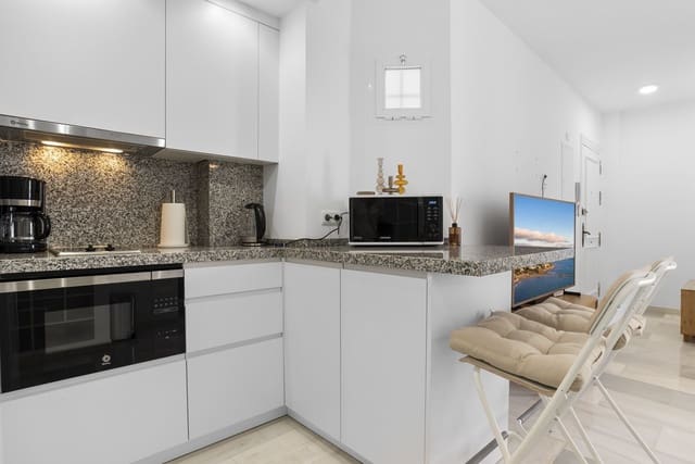 Apartamento de 2 habitaciones en Nueva Andalucia, Marbella en venta - 350.000 € (Ref: 9796336)