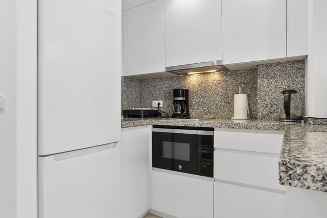 Apartamento de 2 habitaciones en Nueva Andalucia, Marbella en venta - 350.000 € (Ref: 9796336)